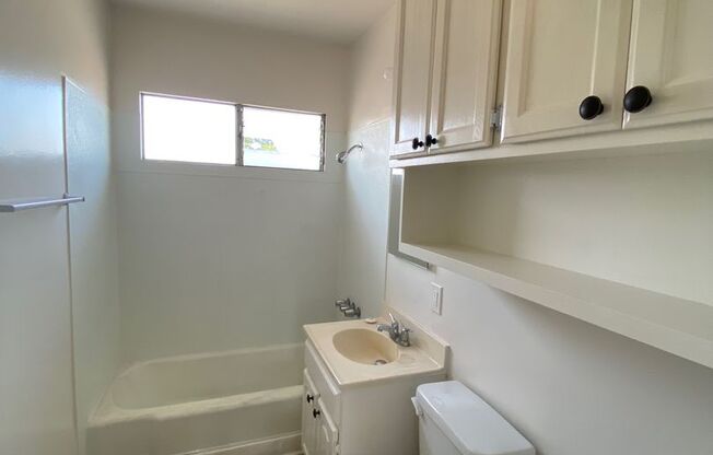 Studio, 1 bath, 425 sqft, $1,595, Unit 15