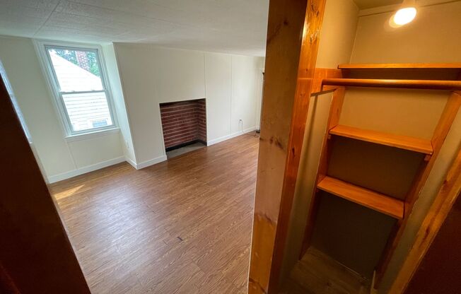 1 bed, 1 bath, $1,150, Unit 2nd Floor