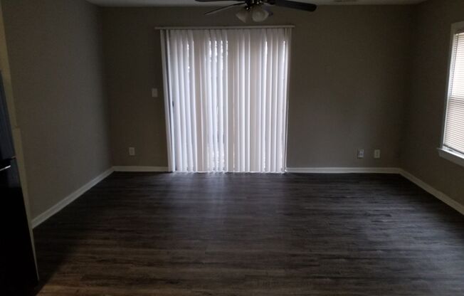 Studio, 1 bath, 800 sqft, $725, Unit 4D