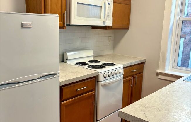 Studio, 1 bath, 300 sqft, $925, Unit 3D