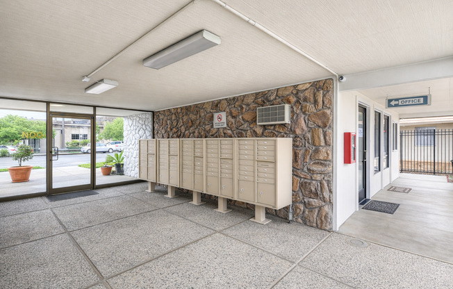 1 bed, 1 bath, 463 sqft, $1,295, Unit G89
