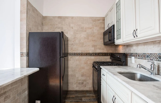 27 BREVOORT PL