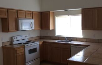 3 beds, 2 baths, $1,650