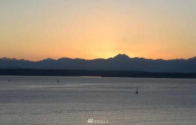 2 beds, 2 baths, $5,195, Unit # 1111