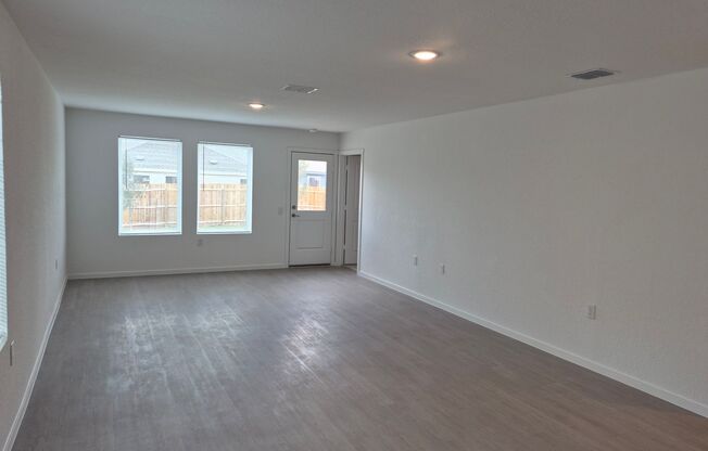 ONE MONTH FREE RENT – BRAND-NEW 4-BEDROOM HOME IN VIDA! MOVE-IN READY!