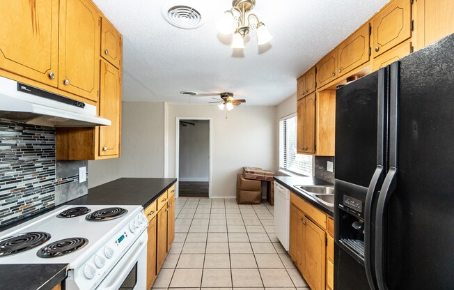 3 beds, 1 bath, $1,150