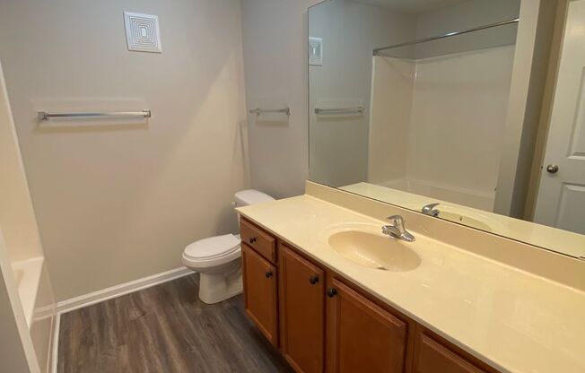 2 beds, 2 baths, 1,131 sqft, $1,425, Unit 2780-1