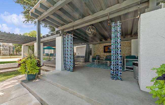 Community Patio Area at Essence Apartments in Dallas, TX.