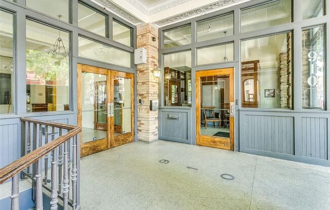 Beautiful 1 Bed- 1 Bath in Houston Place Lofts- Downtown Fort Worth- 76102