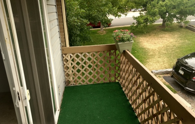 QUAINT 2 Bed 1 Bath Apartment in Louisville-Available August 5th