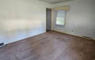 3 beds, 1 bath, $1,095