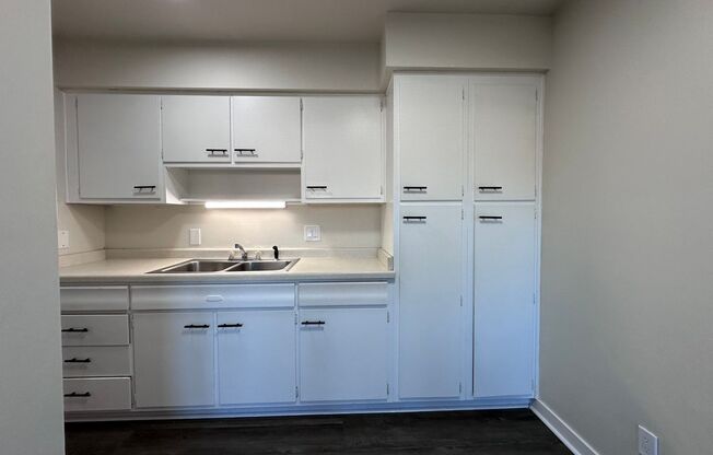 1 bed, 1 bath, 815 sqft, $795, Unit Apt. 8