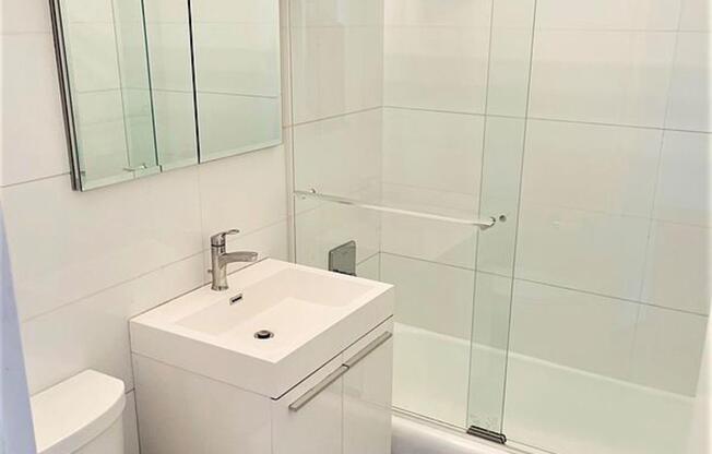 1 bed, 1 bath, 755 sqft, $4,550, Unit 12P