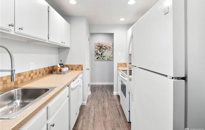 2 beds, 2 baths, $2,095, Unit #1106