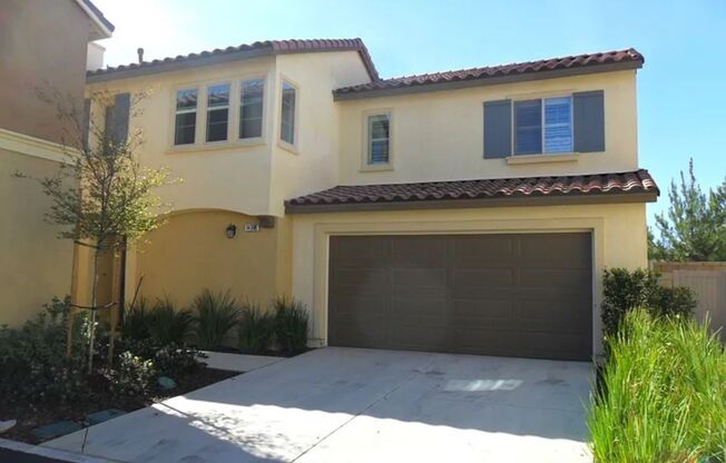 Welcome Home! Gated Estrella Community!