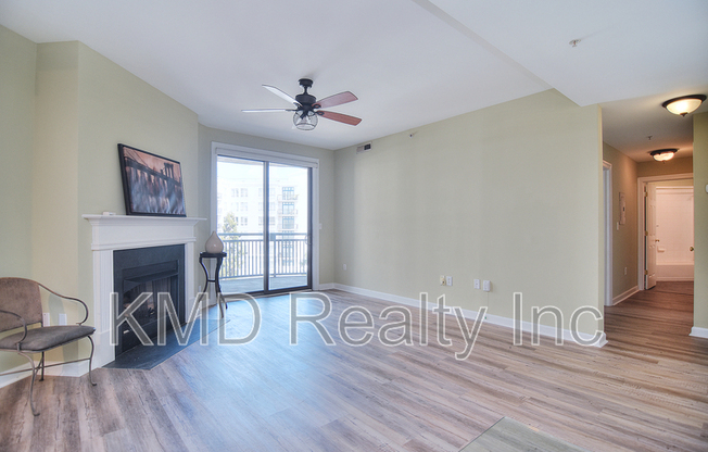 718 W Trade St  Unit  602