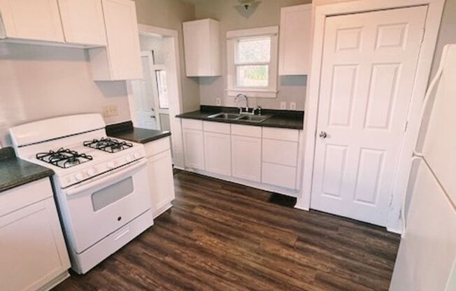 Updated 2 Bed 1 Bath home on the SE side