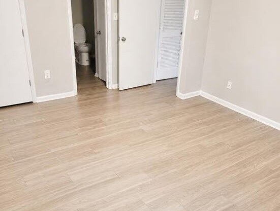 Step into comfort at Richmond Hills Apartments, where spacious layouts and modern finishes create the perfect living environment. Enjoy a seamless blend of style and convenience. Schedule a tour today and find your new home!
