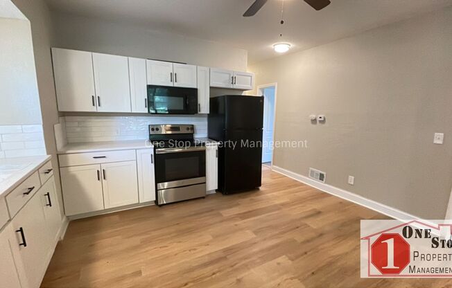 3 beds, 2 baths, $1,525, Unit #A