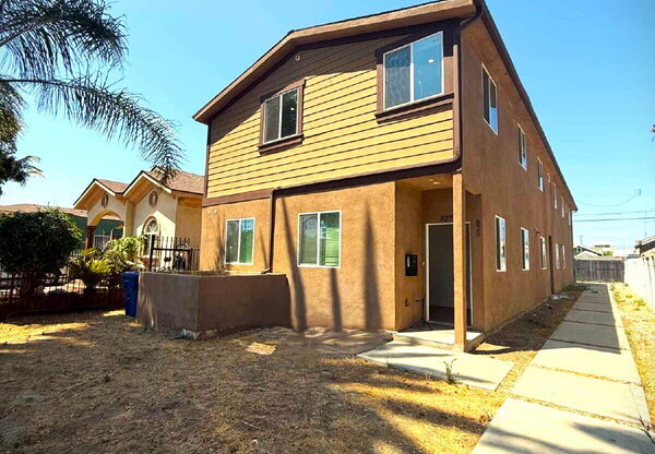 829 E 74 ST