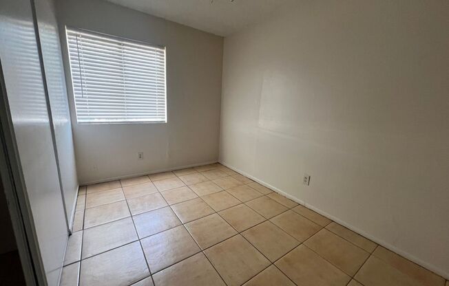 3 beds, 1 bath, $1,600, Unit A577-101