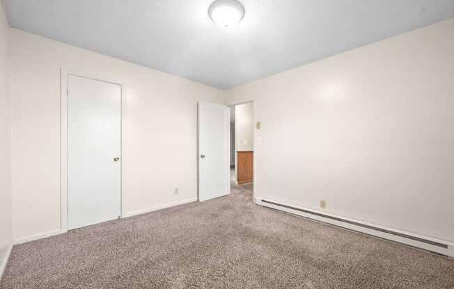 2 beds, 1 bath, 800 sqft, $795, Unit 221-4