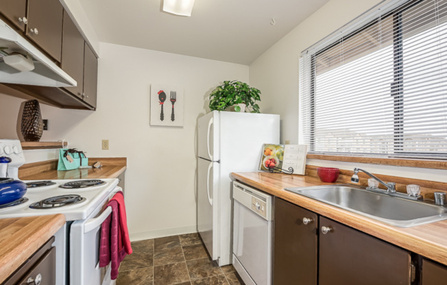 2 beds, 1 bath, 895 sqft, $1,599, Unit P203