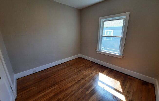 2 beds, 1 bath, $1,195