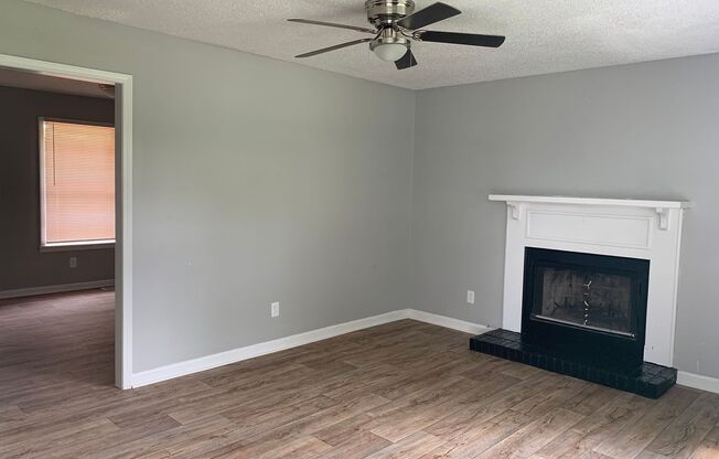 2 beds, 1 bath, $1,095