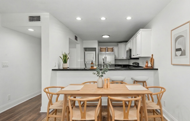 2 beds, 2 baths, 1,200 sqft, $2,395, Unit 5462 - 121