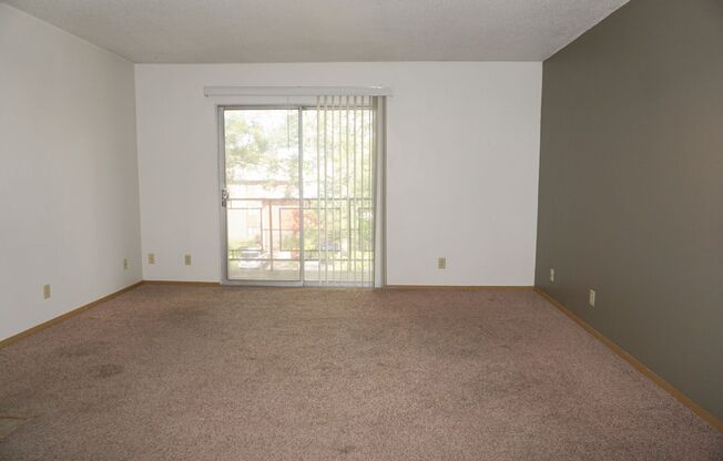 2 beds, 1 bath, 800 sqft, $900, Unit 18