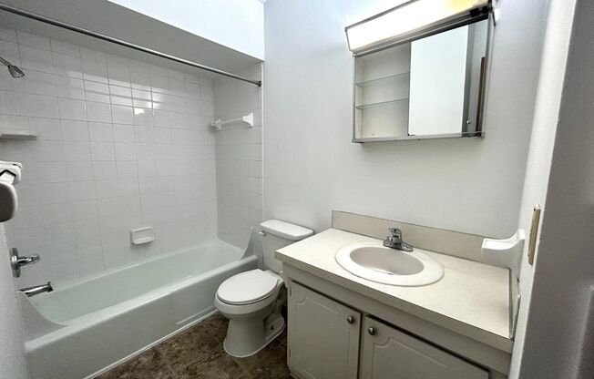 2 beds, 1 bath, $1,150, Unit E