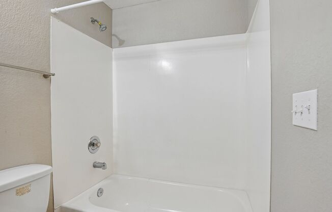 2 beds, 1 bath, 880 sqft, $1,650, Unit 4-304