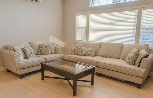 4bd/2.5ba Seattle Home