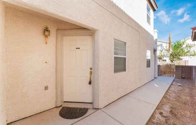 Charming 3 Bedroom patio home located in a gated community!