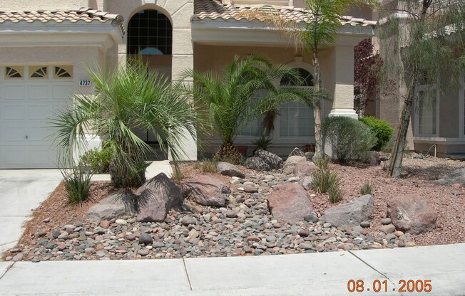 5 BDR/ 4.5 BTH, Triple Master Home including pool & spa!