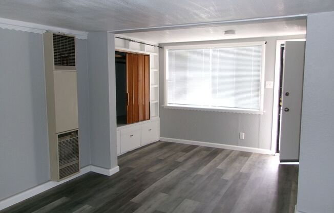 2 Bedroom, 1-1/2 Bath