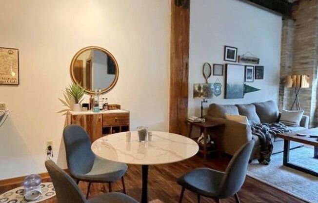 2 beds, 1 bath, 864 sqft, $1,800, Unit 110