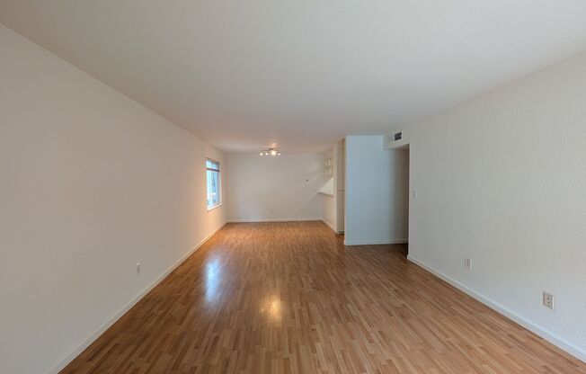 3 bed / 2 bah Condo. Hardwood floor, forced heat, lots of HOA amenities