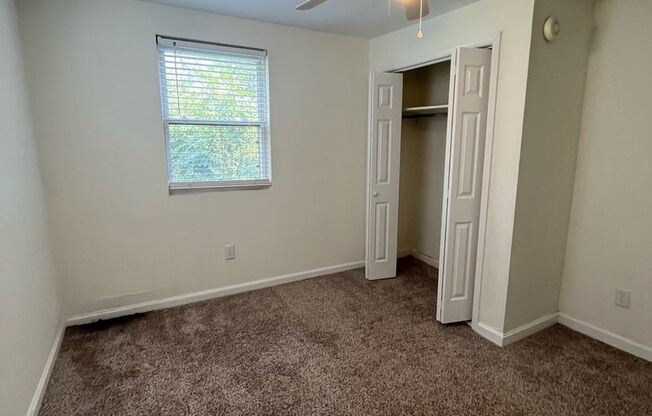 2 beds, 1 bath, 800 sqft, $900, Unit B