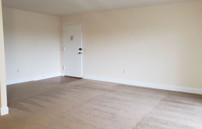 3 beds, 2 baths, 1,300 sqft, $2,368, Unit 3351 #104