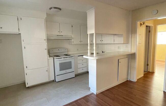 2 beds, 1 bath, 819 sqft, $2,295, Unit 1220-02