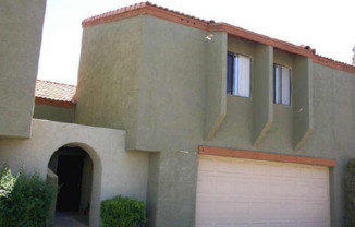 3 Bedroom + 2.5 Bathroom + 2 Car Garage Townhome in Centrally Located Phoenix!