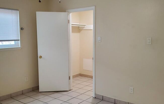 1 bed, 1 bath, 765 sqft, $800, Unit Apartment B