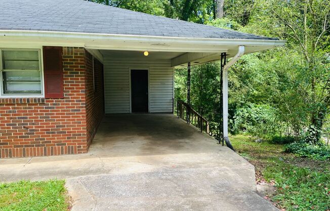 Located 2 miles off I-85! Closing to shopping, beltline, airport & movie studios! 3 bed, 1 bath, all new floors, must see!