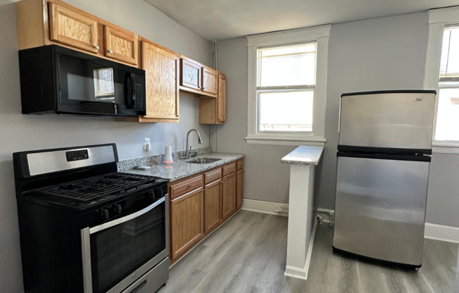 1 bed, 1 bath, $1,100, Unit 2206 Roslyn Ave Unit 9