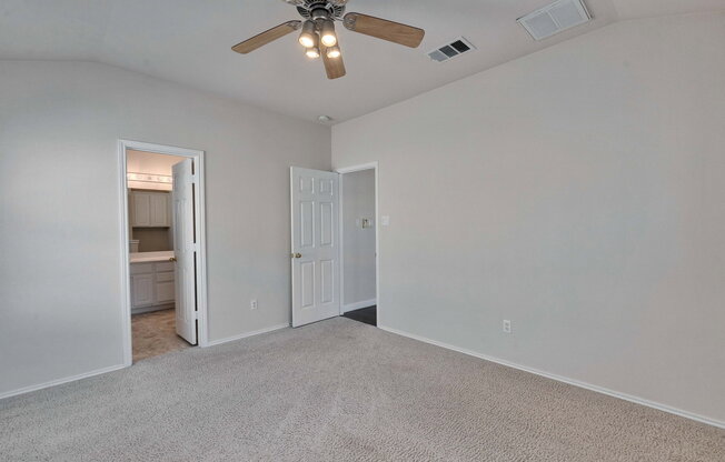 2 beds, 2 baths, 1,089 sqft, $1,650, Unit Apt 2701