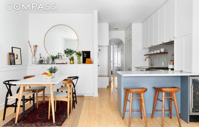 258 W 93 ST