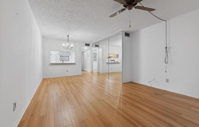 2 beds, 2 baths, 806 sqft, $2,000