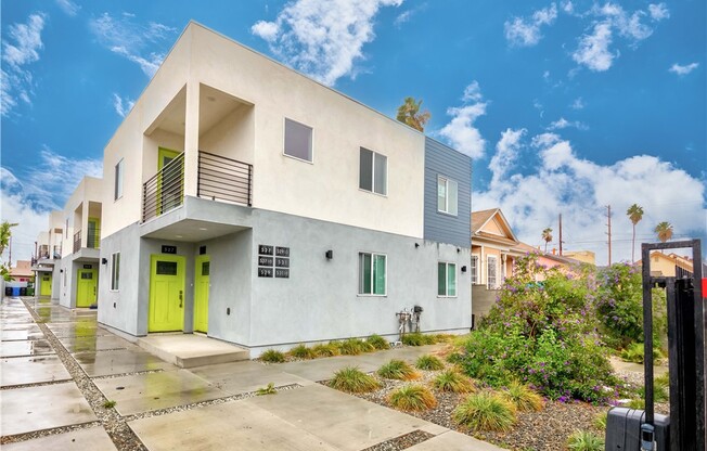 527 W 80th Street